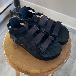 Teva Mevia Flatform Sandal